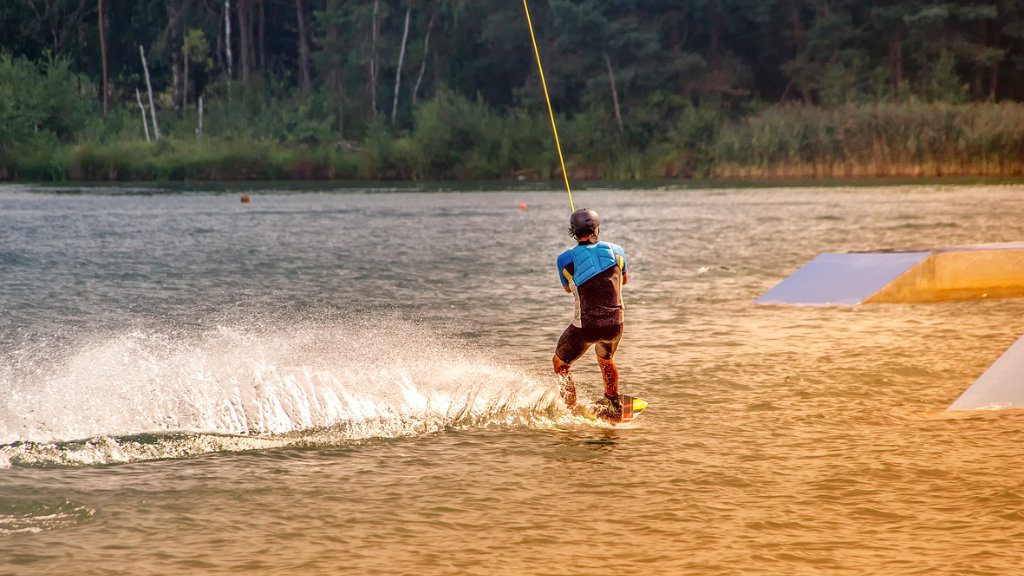 Wassersportmöglichkeiten nahe Lippesee - Segeln Windsurfen Wasserski
