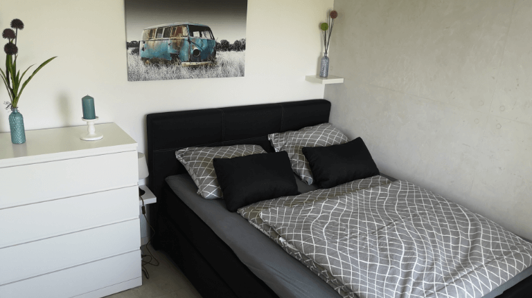 3. Bedroom – box spring bed – 160 x 200 cm